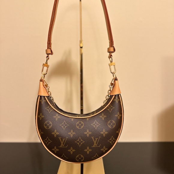 AUTHENTIC Louis Vuitton Loop Monogram Handbag - Picture 4 of 9